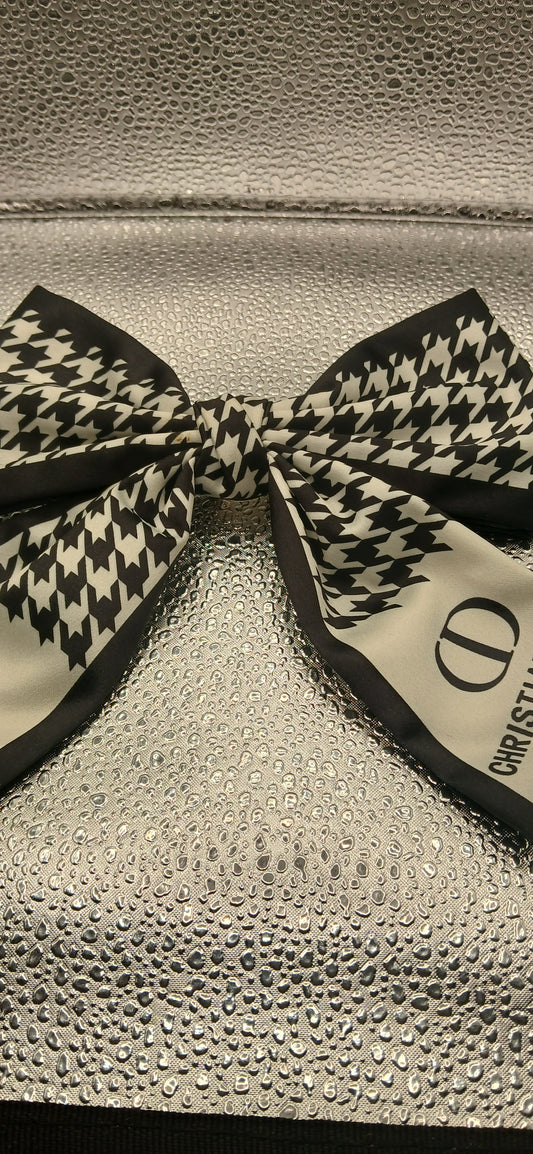CD bow brooch